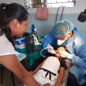 Brigada de odontología en Villa Kiwanis, Soyapango